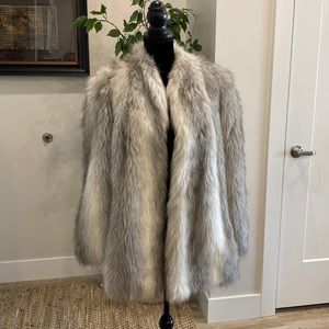 VTG Casper Winter Coat Platinum Grey Faux Fox Perfect to Dress Up or Down Size L